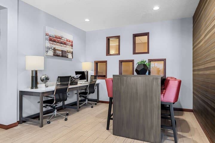 Business Center 27 of 28