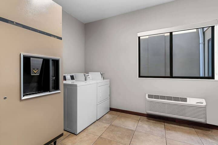 Room 25 of 28