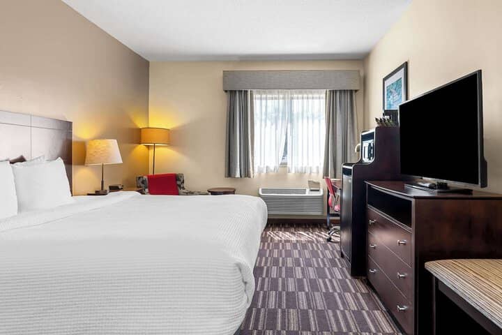 Room 18 of 28