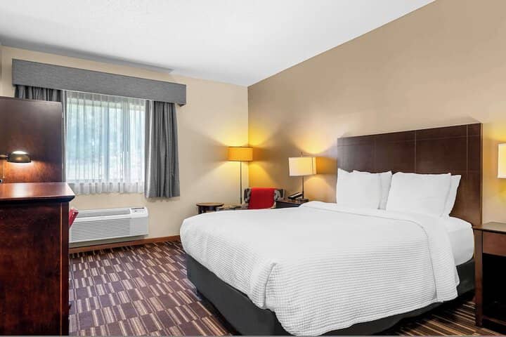Room 4 of 28