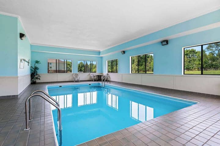 Pool 23 of 28