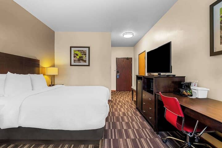 Room 11 of 28