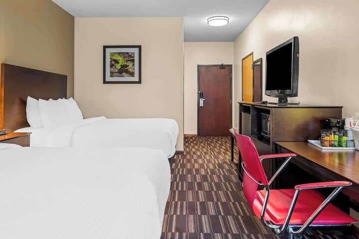 Room 10 of 28