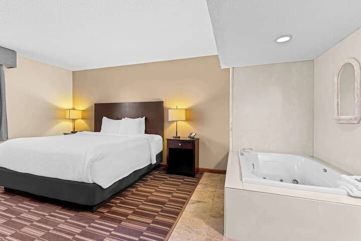 Room 8 of 28